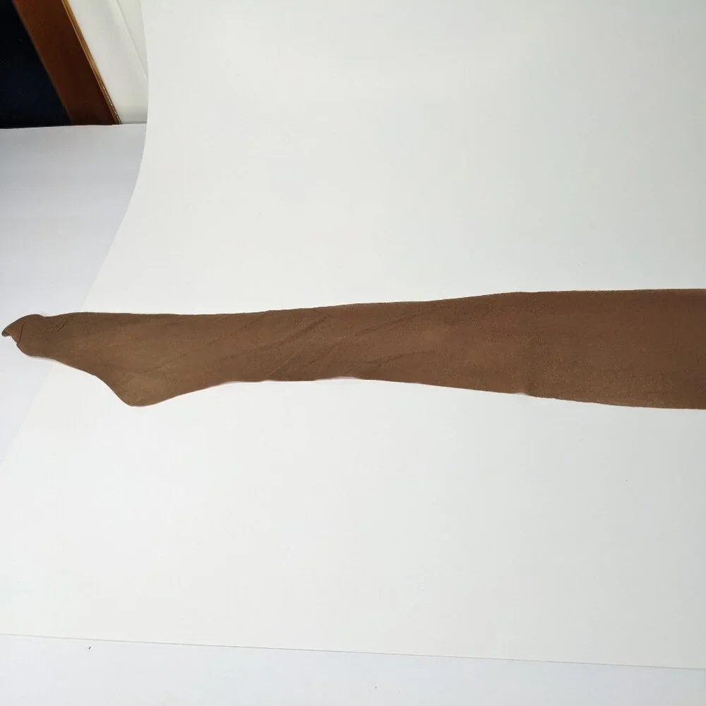 Givenchy Ultra Sheer Pantyhose Style 507 Le Beige Bare Stateley Fits 5'8